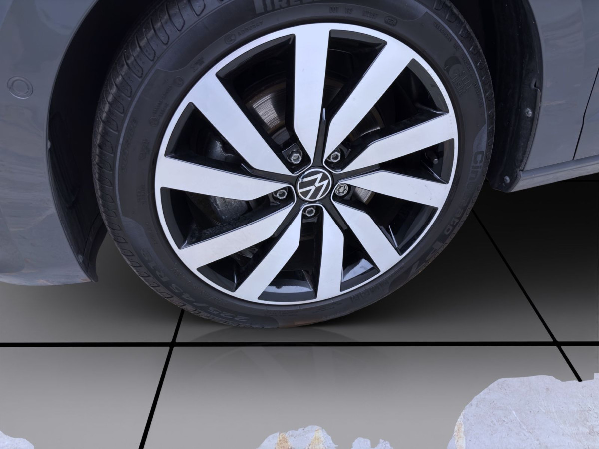 Thumb 7: Volkswagen Touran 2.0 TDI DSG HIGHLINE STDHZG AHK PANO NAVI