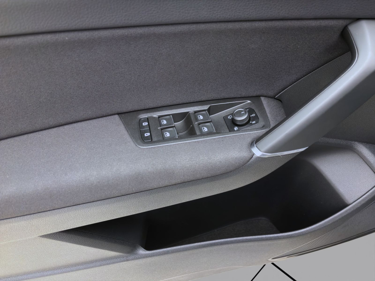 Thumb 9: Volkswagen Touran 2.0 TDI DSG HIGHLINE STDHZG AHK PANO NAVI