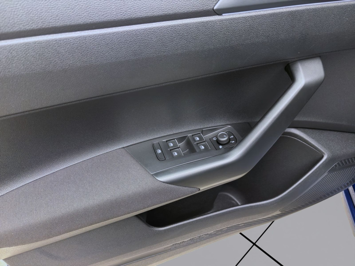 Thumb 9: Volkswagen Taigo 1.0 TSI DSG R-LINE IQ.LIGHT KAMERA ACC SITZHZG