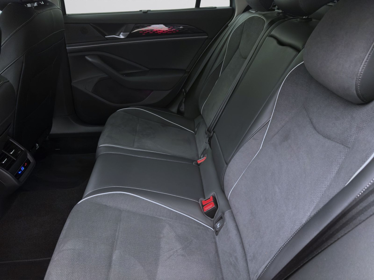 Thumb 14: Volkswagen Passat Variant 2.0 TDI DSG BUSINESS NAVI AHK KAMERA SITZHZG