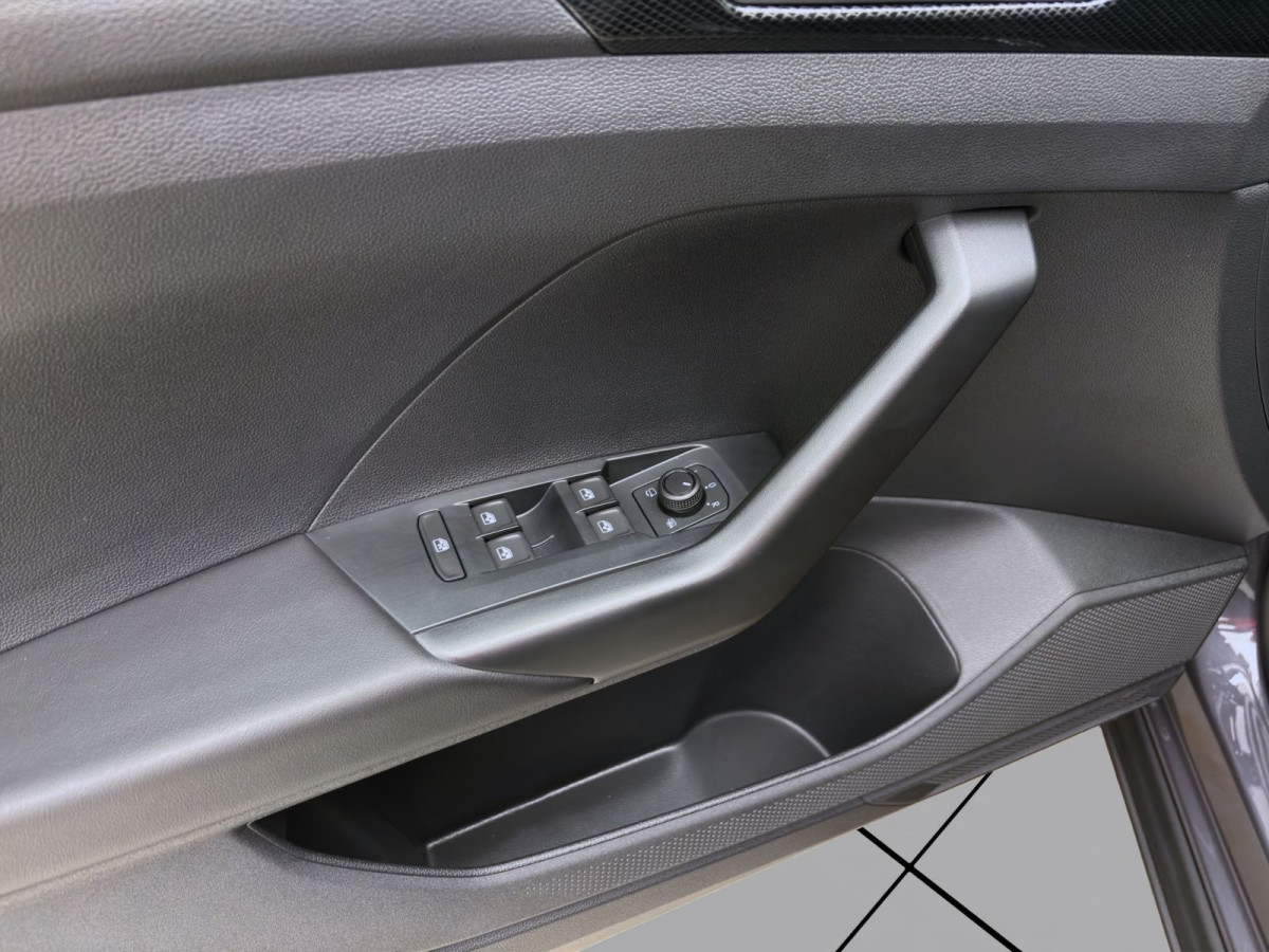 Thumb 9: Volkswagen T-Cross 1.0 TSI DSG LIFE AHK KAMERA KLIMA SHZG