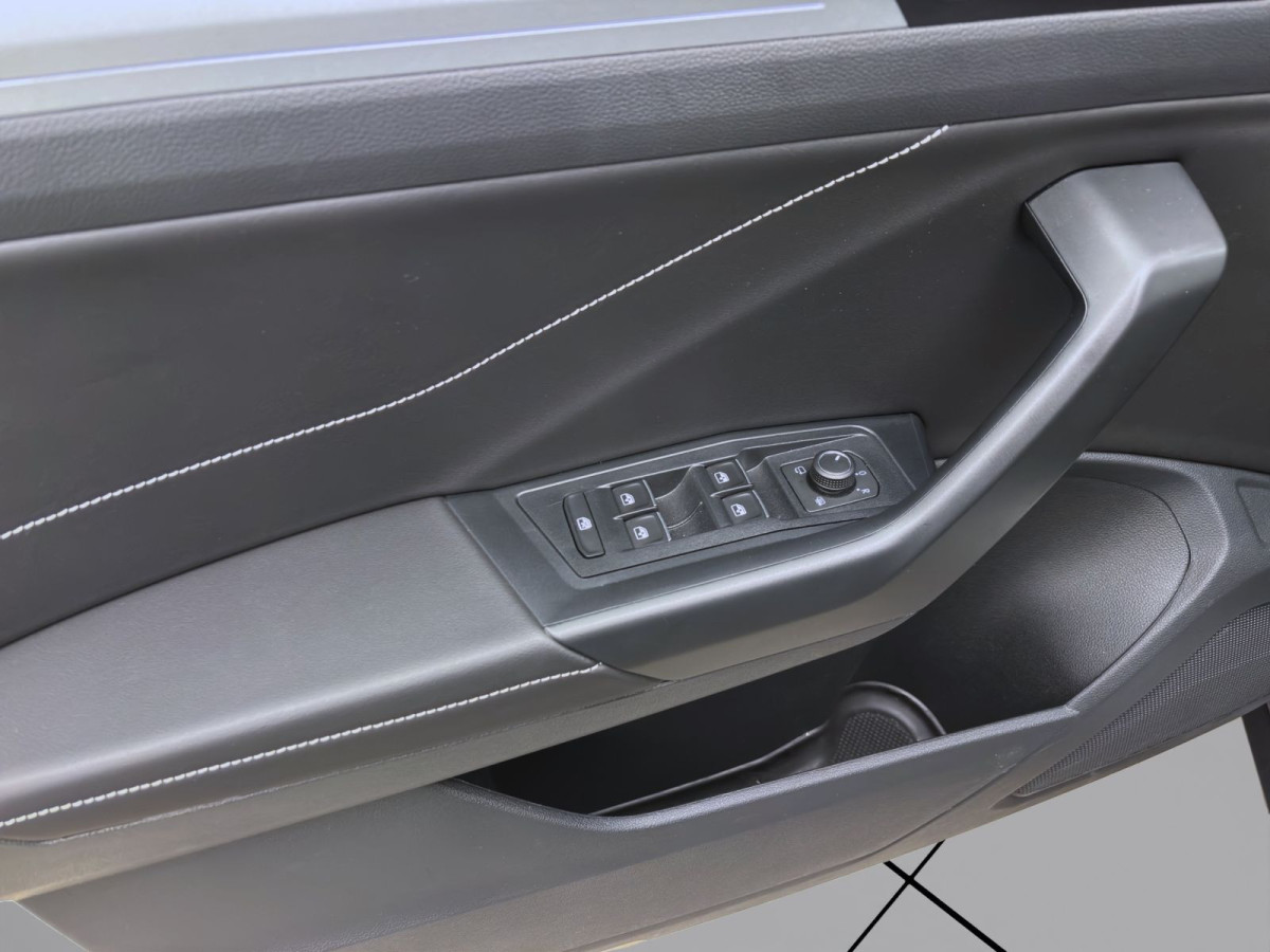 Thumb 9: Volkswagen T-Roc 1.0 TSI GOAL NAVI PDC SITZHG LED LM17