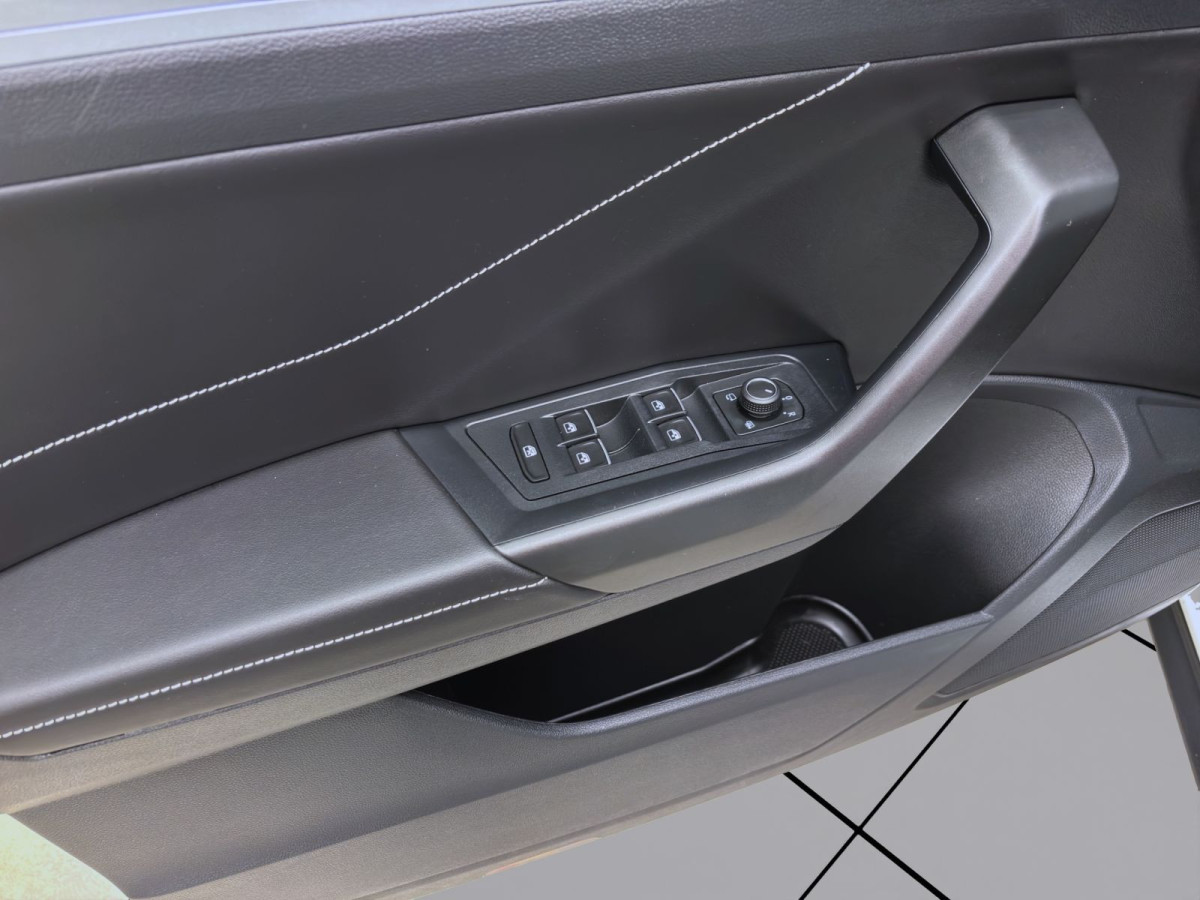 Thumb 9: Volkswagen T-Roc 1.0 TSI GOAL NAVI LED ACC SITZHZG