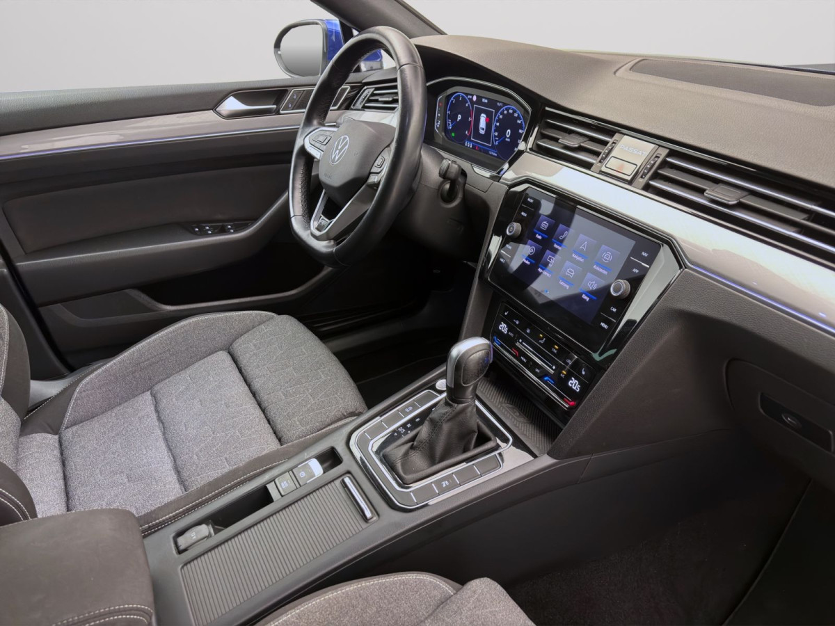 Thumb 16: Volkswagen Passat Variant 2.0 TDI DSG R-LINE AHK NAVI KAMERA SITZHZG