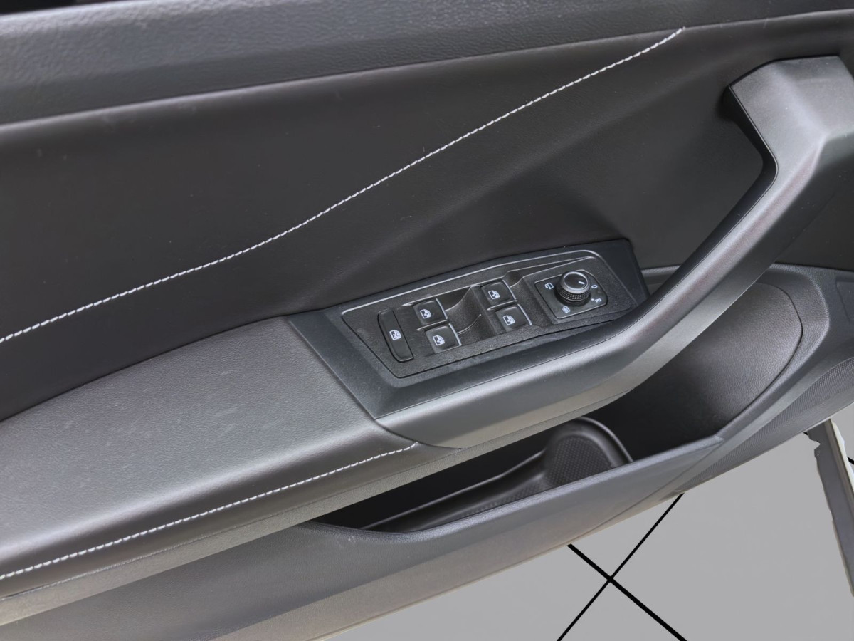 Thumb 9: Volkswagen T-Roc 1.5 TSI DSG R-LINE AHK KAMERA NAVI PDC