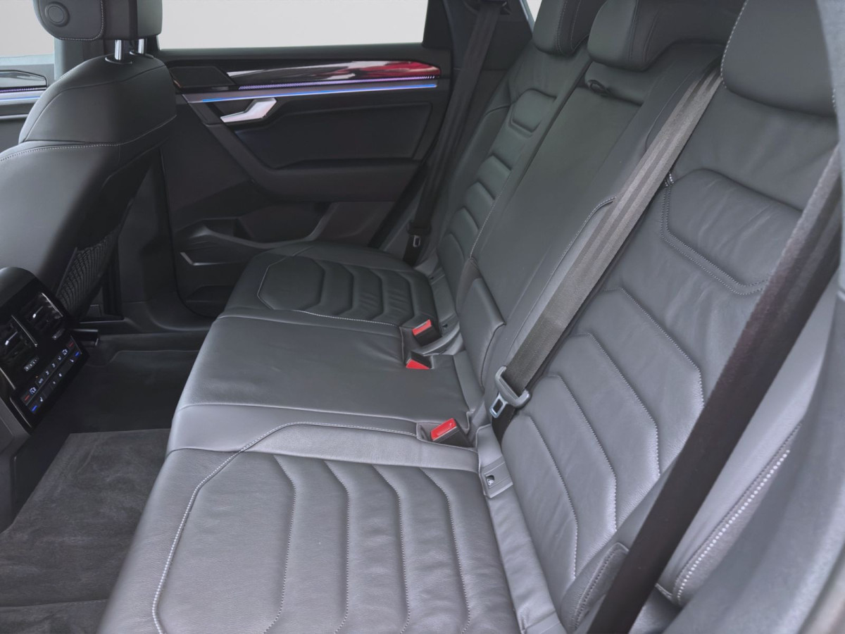 Thumb 14: Volkswagen Touareg 3.0 TDI V6 Tiptronic 4M R-LINE AHK LUFT NAVI IQ.LIGHT