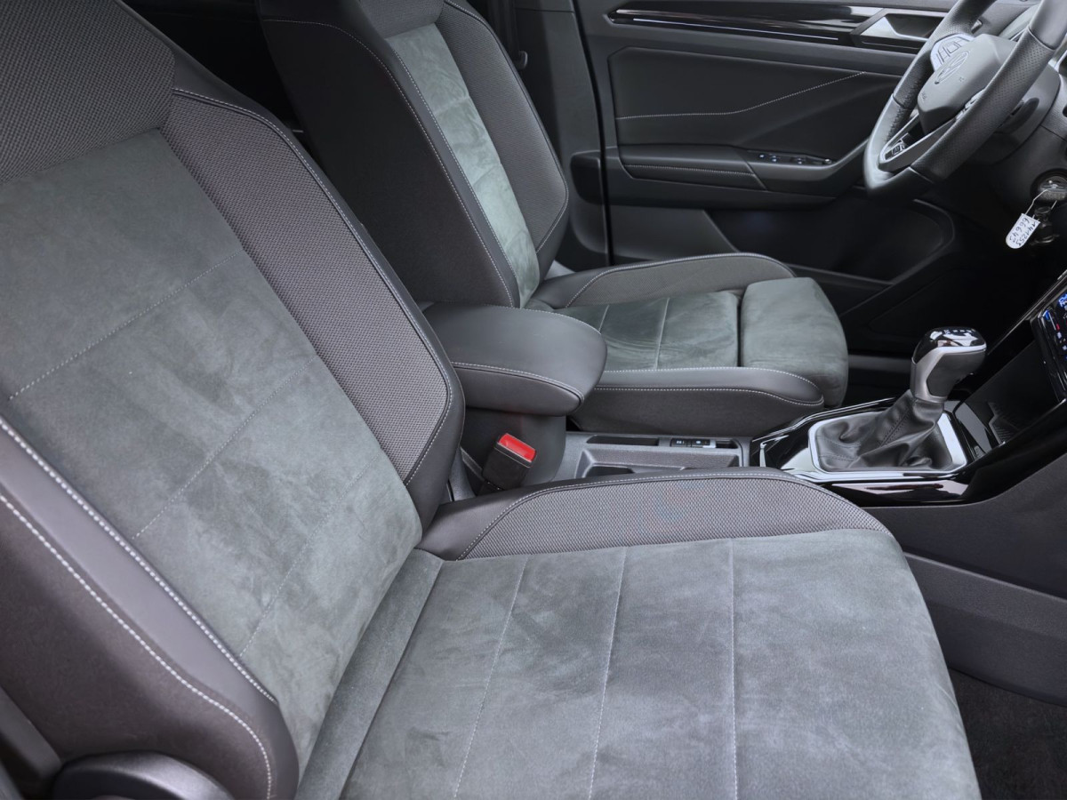 Thumb 15: Volkswagen T-Roc 1.5 TSI DSG R-LINE NAVI AHK KAMERA SHZG