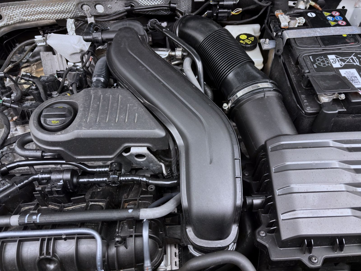 Thumb 17: Volkswagen T-Roc 1.5 TSI DSG R-LINE NAVI AHK KAMERA SHZG