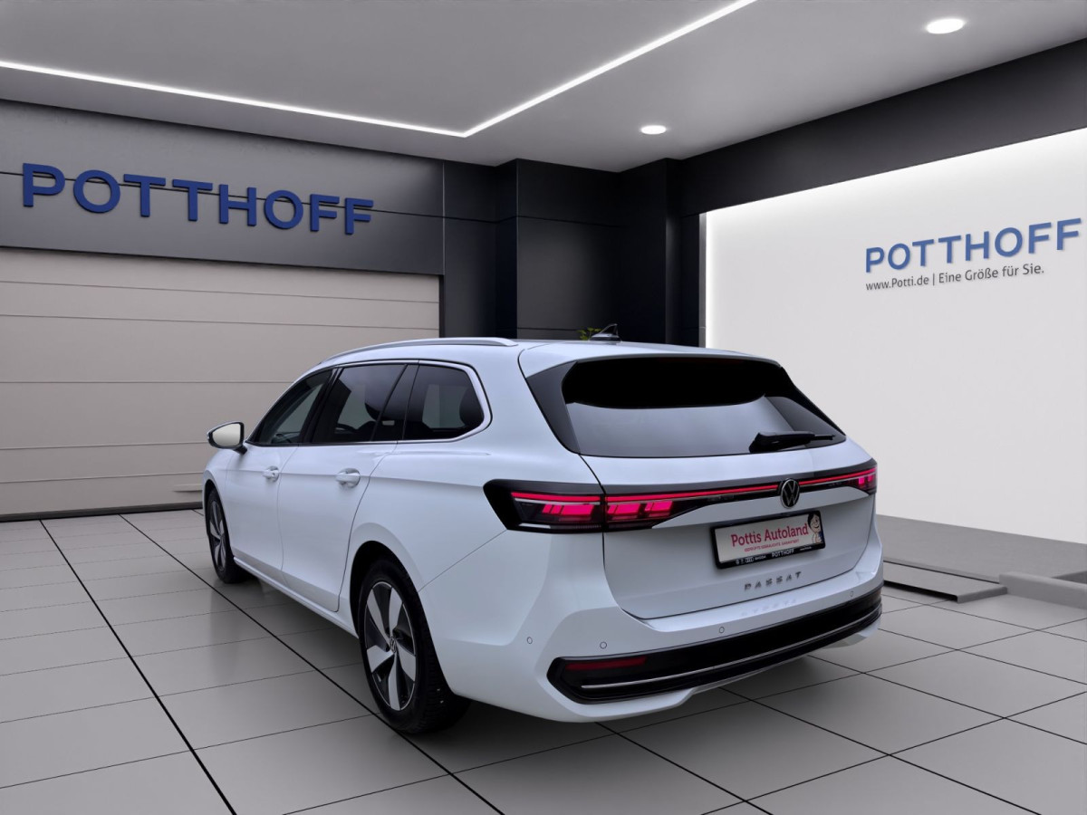 Thumb 1: Volkswagen Passat Variant 2.0 TDI DSG ELEGANCE AHK NAVI IQ.LIGHT ACC