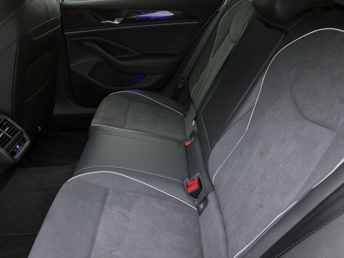 Thumb 14: Volkswagen Passat Variant 2.0 TDI DSG ELEGANCE AHK NAVI IQ.LIGHT ACC