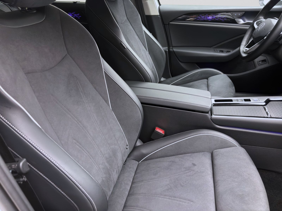 Thumb 15: Volkswagen Passat Variant 2.0 TDI DSG ELEGANCE AHK NAVI IQ.LIGHT ACC