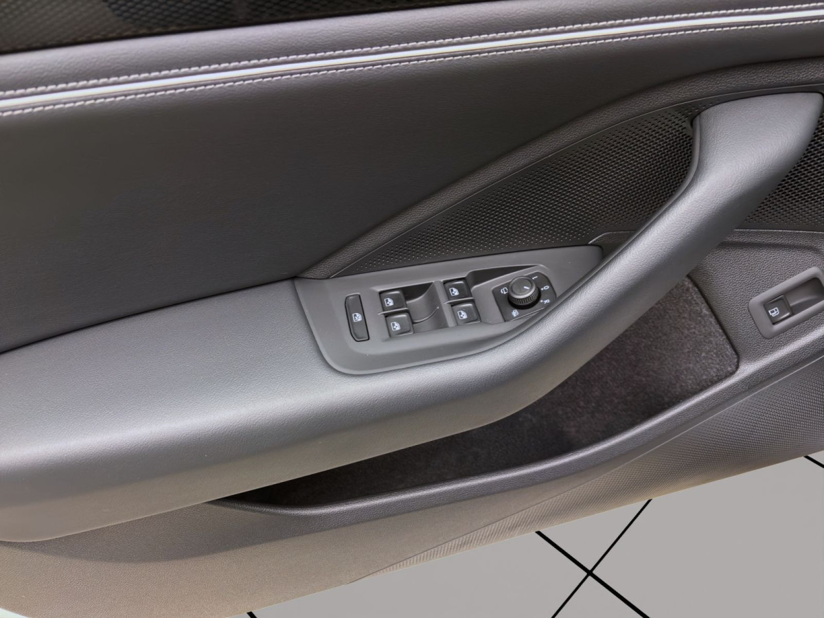 Thumb 9: Volkswagen Passat Variant 1.5 TSI eHybrid DSG BUSINESS AHK KAMERA NAVI PDC