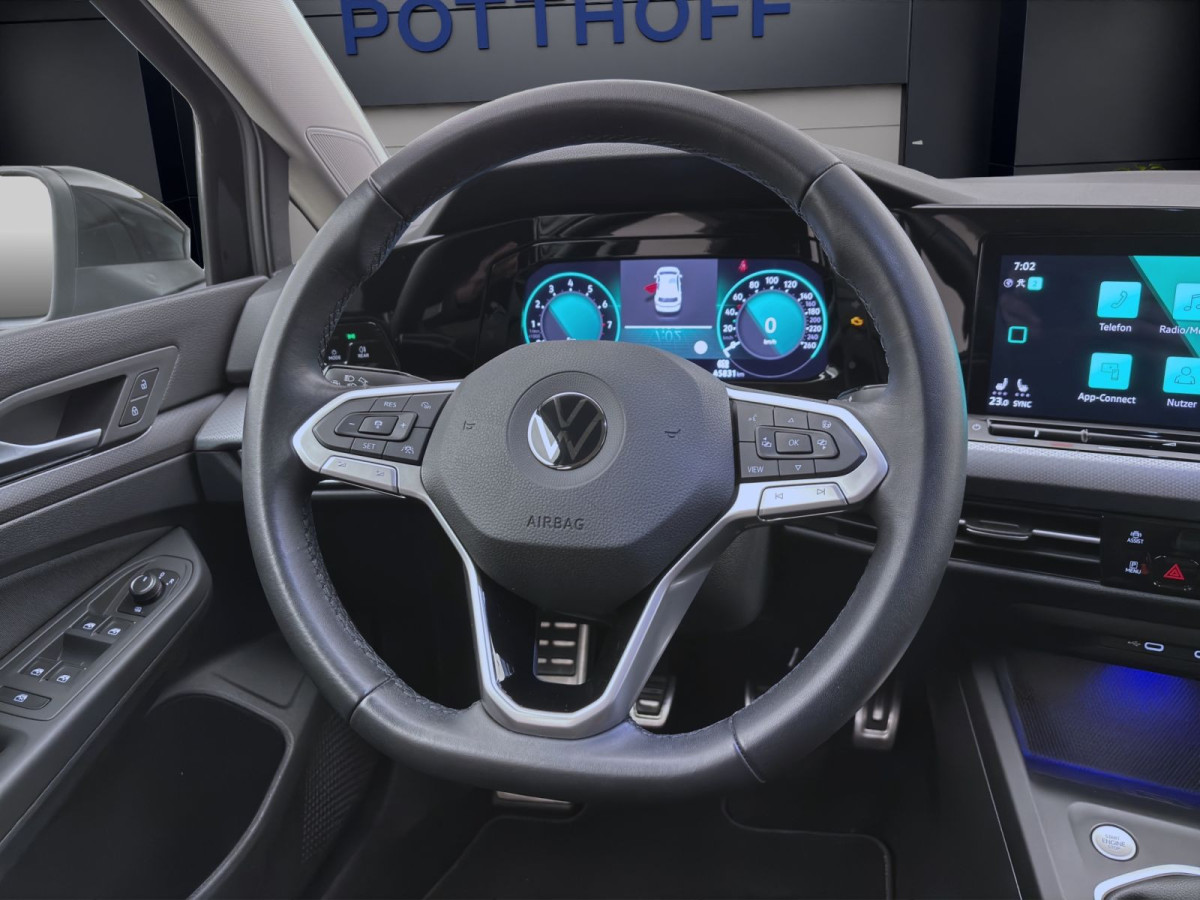 Thumb 10: Volkswagen Golf 1.5 TSI ACTIVE ACC PDC STDHZG NAVI MATRIX