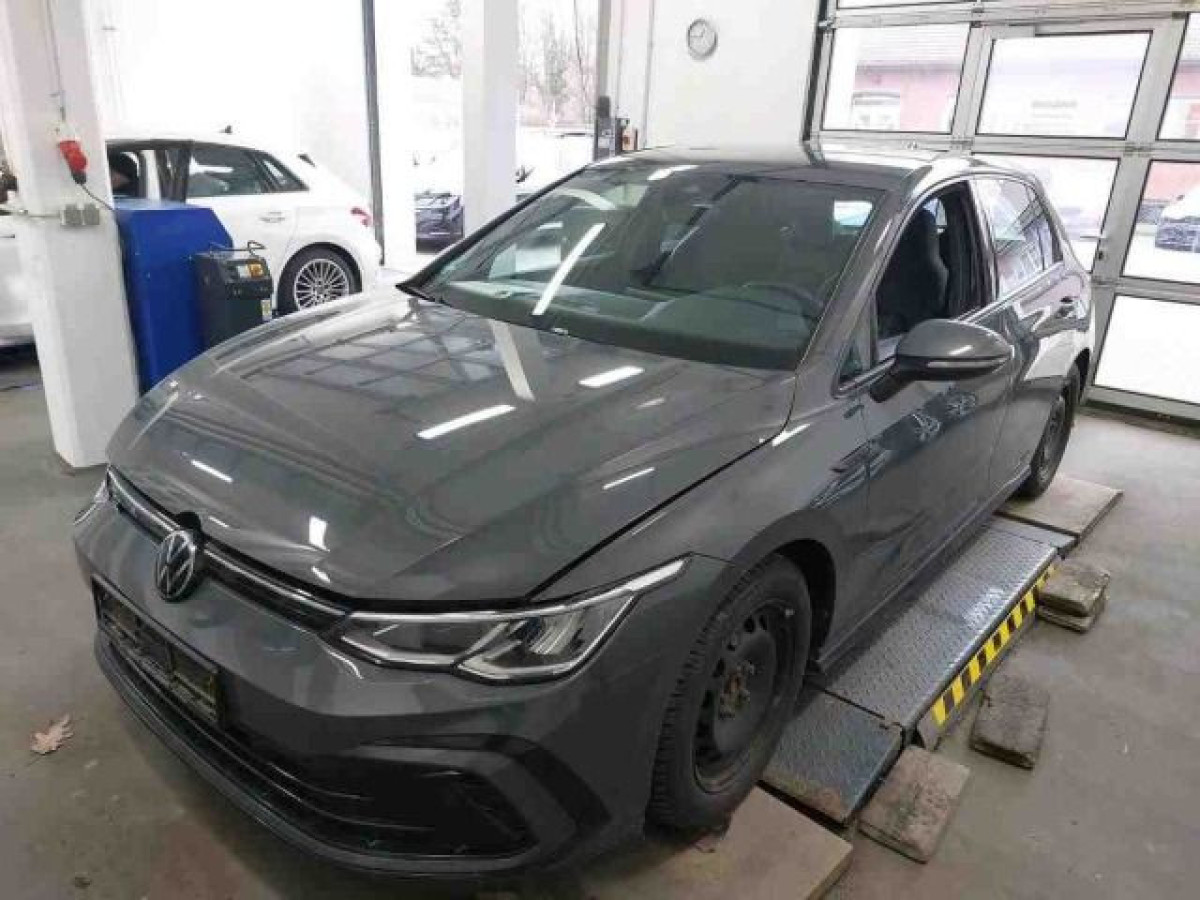 Thumb 0: Volkswagen Golf 1.5 eTSI DSG R-LINE NAVI PDC LED SITZHZG