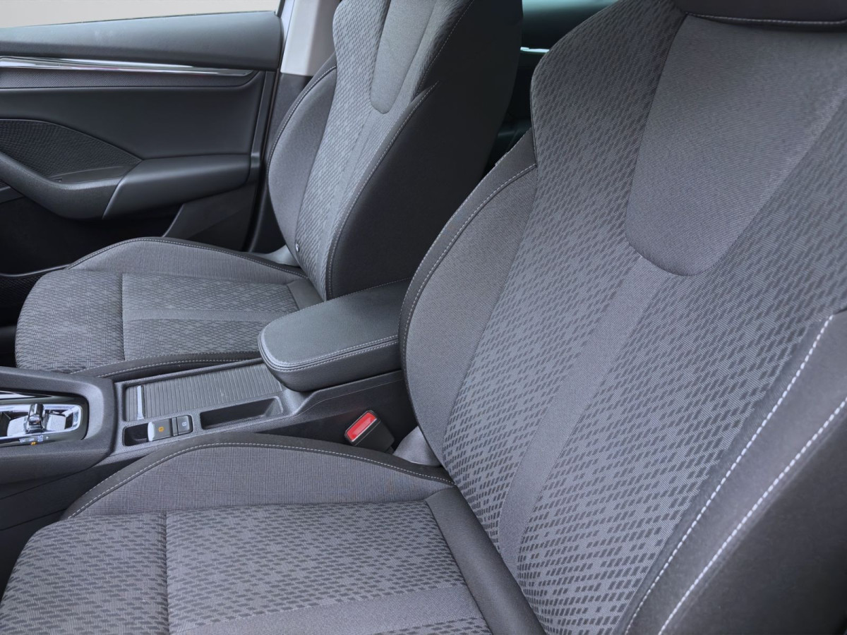 Thumb 8: Škoda Octavia Combi 2.0 TDI DSG STYLE NAVI HuD PDC SITZHZG