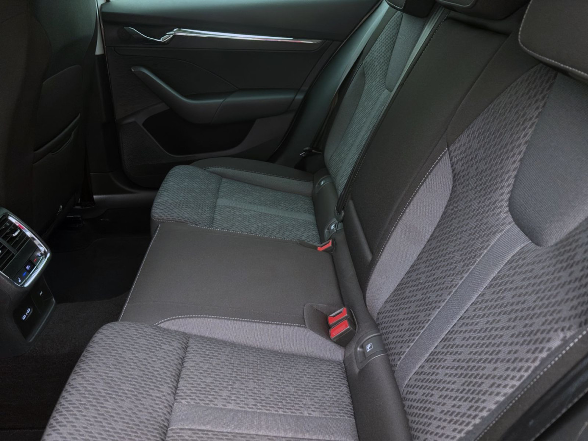 Thumb 14: Škoda Octavia Combi 2.0 TDI DSG STYLE NAVI HuD PDC SITZHZG