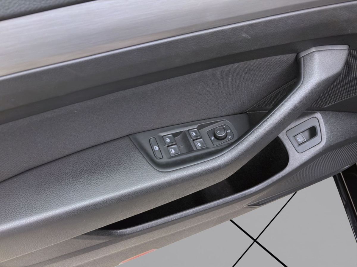 Thumb 9: Volkswagen Passat Variant 2.0 TDI DSG NAVI KAMERA SITZHZG PDC LED