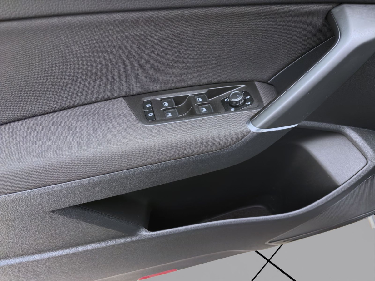 Thumb 9: Volkswagen Touran 2.0 TDI DSG HIGHLINE STDHZG AHK PANO