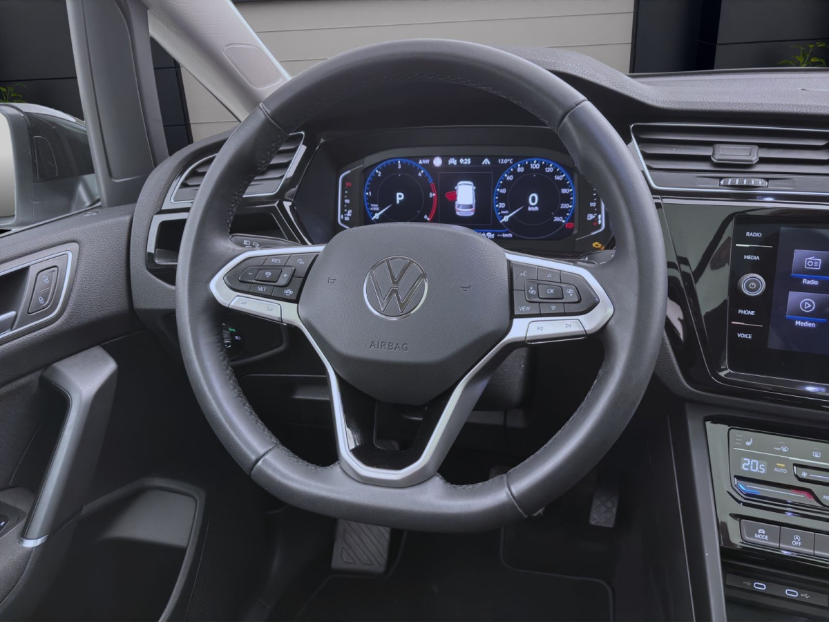 Thumb 10: Volkswagen Touran 2.0 TDI DSG HIGHLINE STDHZG AHK PANO