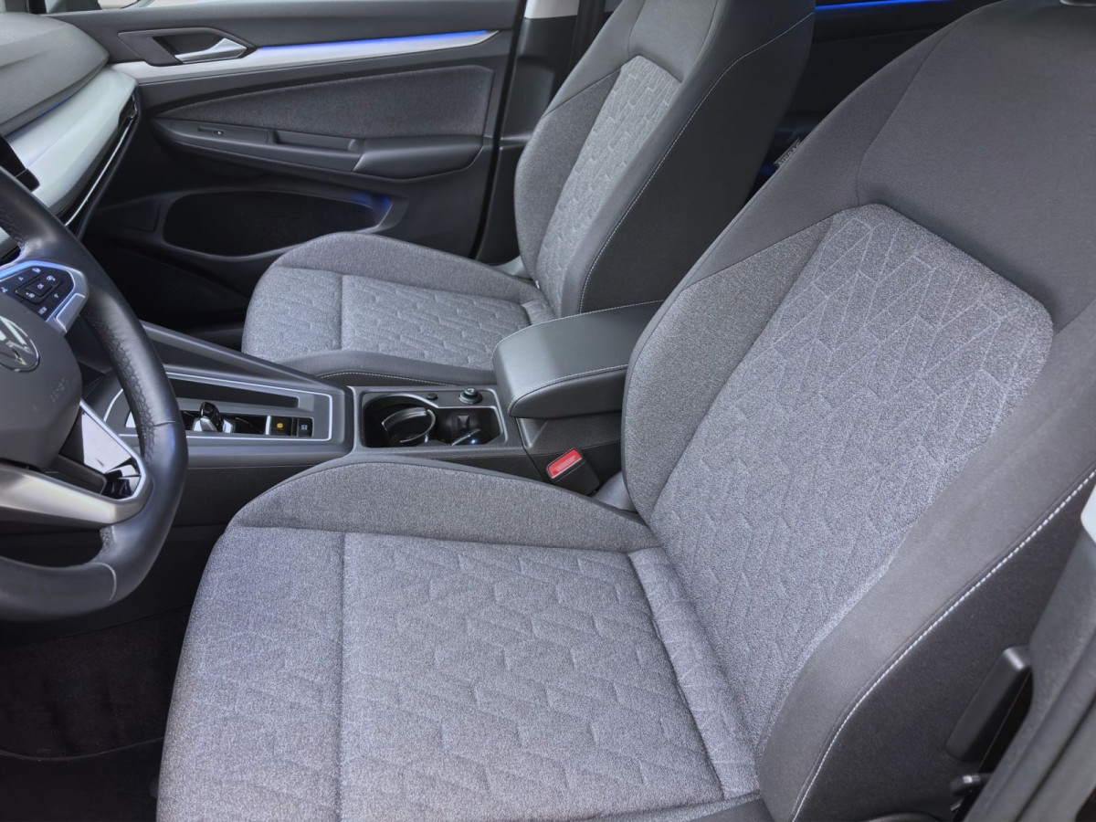 Thumb 8: Volkswagen Golf 2.0 TDI DSG MOVE AHK KAMERA PDC NAVI