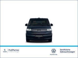 Fahrzeugbild eines Volkswagen T7 Multivan in blau.