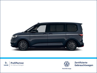 Fahrzeugbild eines Volkswagen T7 Multivan in blau.