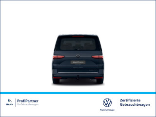 Fahrzeugbild eines Volkswagen T7 Multivan in blau.