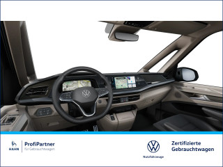 Fahrzeugbild eines Volkswagen T7 Multivan in blau.