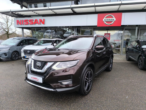 Automodell: X-Trail in der Farbe braun