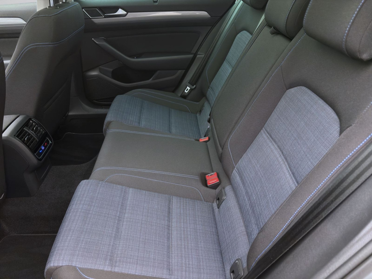 Thumb 14: Volkswagen Passat Variant 1.4 TSI eHybrid DSG GTE PANO AHK NAVI IQ.LIGHT