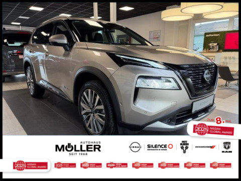 Automodell: X-Trail in der Farbe silber