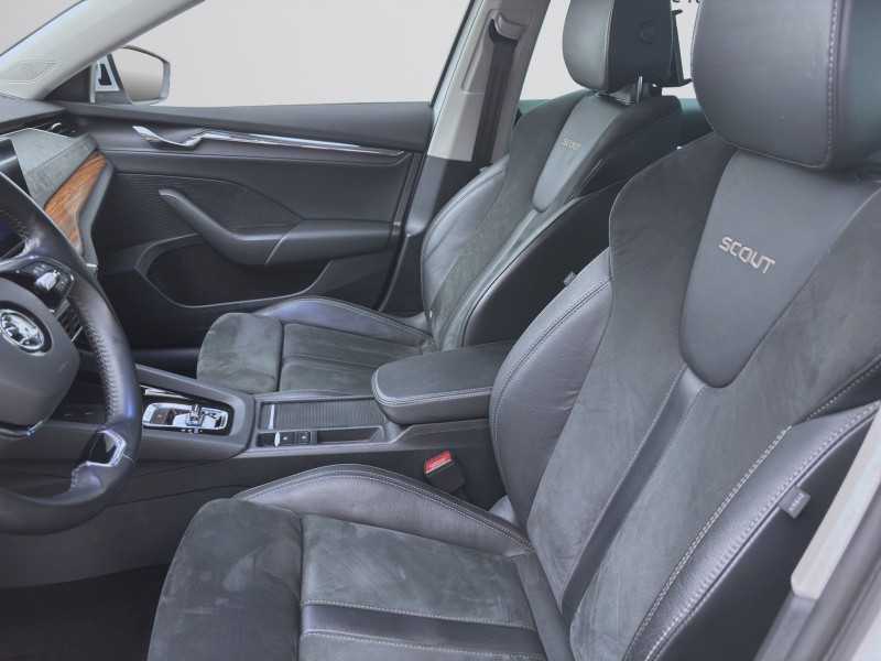 Bild 8: Škoda Octavia Combi 2.0 TDI DSG 4x4 SCOUT AHK NAVI SITZHZG PDC