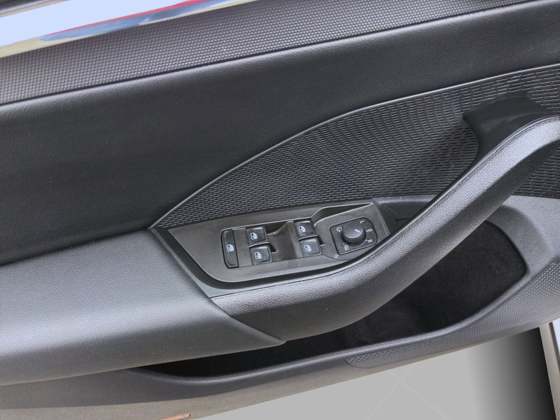 Bild 9: Škoda Octavia Combi 2.0 TDI DSG 4x4 SCOUT AHK NAVI SITZHZG PDC