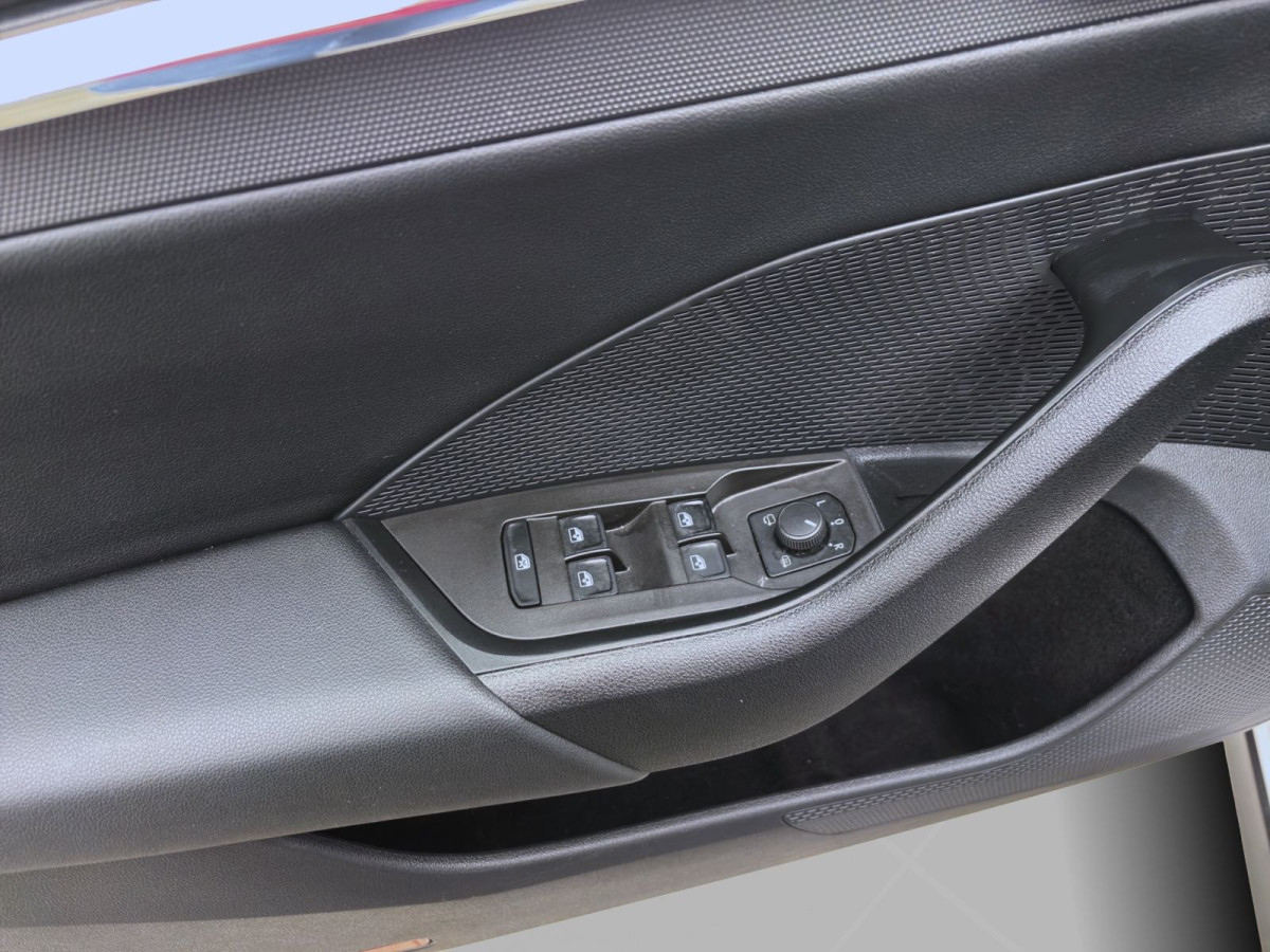 Thumb 9: Škoda Octavia Combi 2.0 TDI DSG 4x4 SCOUT AHK NAVI SITZHZG PDC