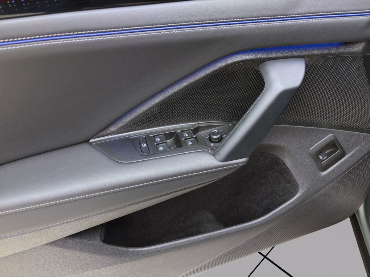 Thumb 9: Volkswagen Tiguan 2.0 TDI DSG R-LINE AHK NAVI KAMERA IQ.LIGHT