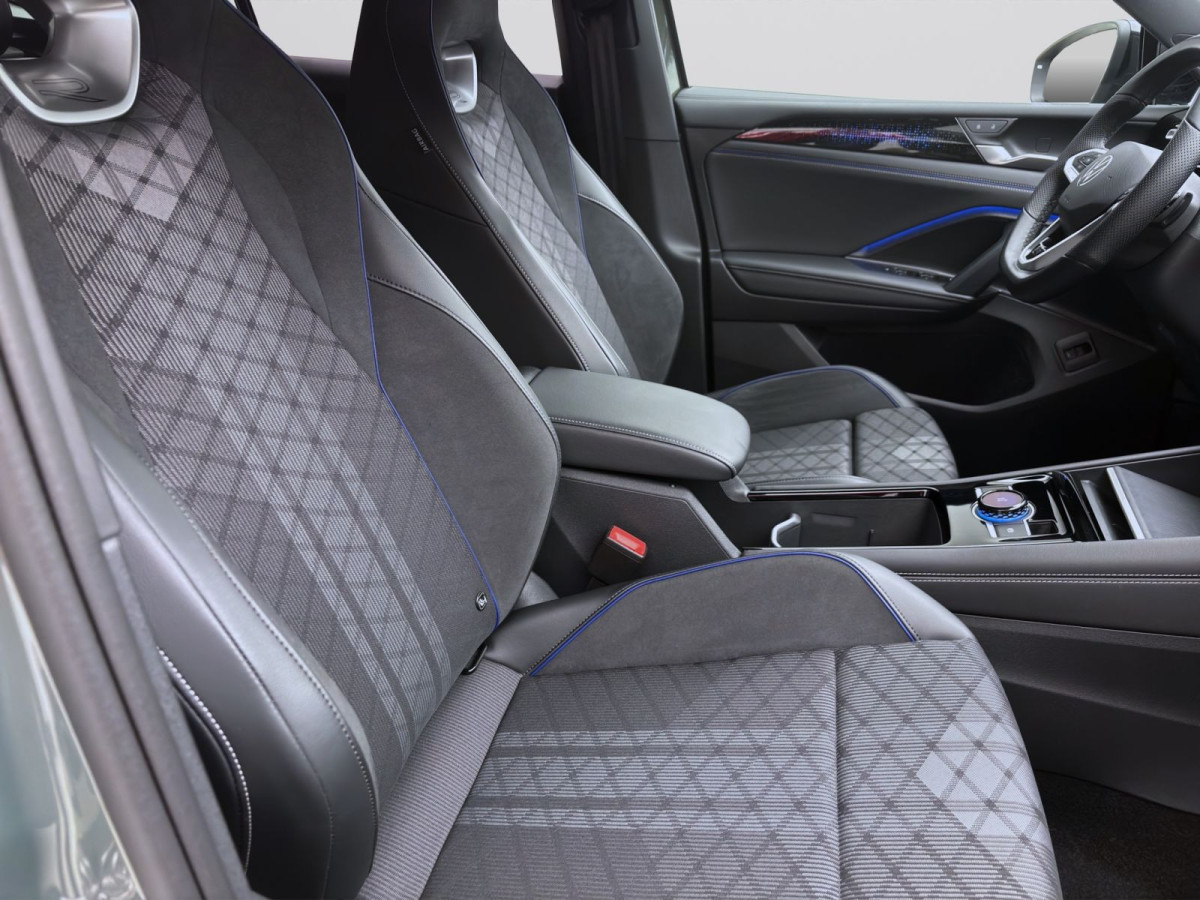 Thumb 15: Volkswagen Tiguan 2.0 TDI DSG R-LINE AHK NAVI KAMERA IQ.LIGHT