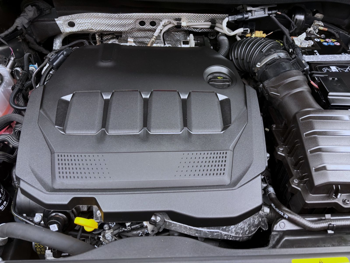 Thumb 17: Volkswagen Tiguan 2.0 TDI DSG R-LINE AHK NAVI KAMERA IQ.LIGHT