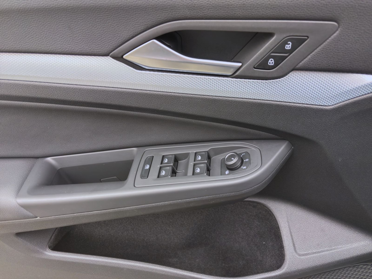 Thumb 9: Volkswagen Golf Variant 1.5 eTSI DSG GOAL NAVI AHK KAMERA KLIMA