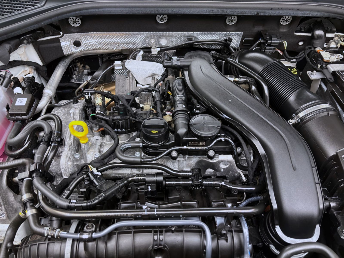 Thumb 17: Volkswagen T-Roc 1.5 TSI DSG R-LINE AHK NAVI KAMERA ACC LED+