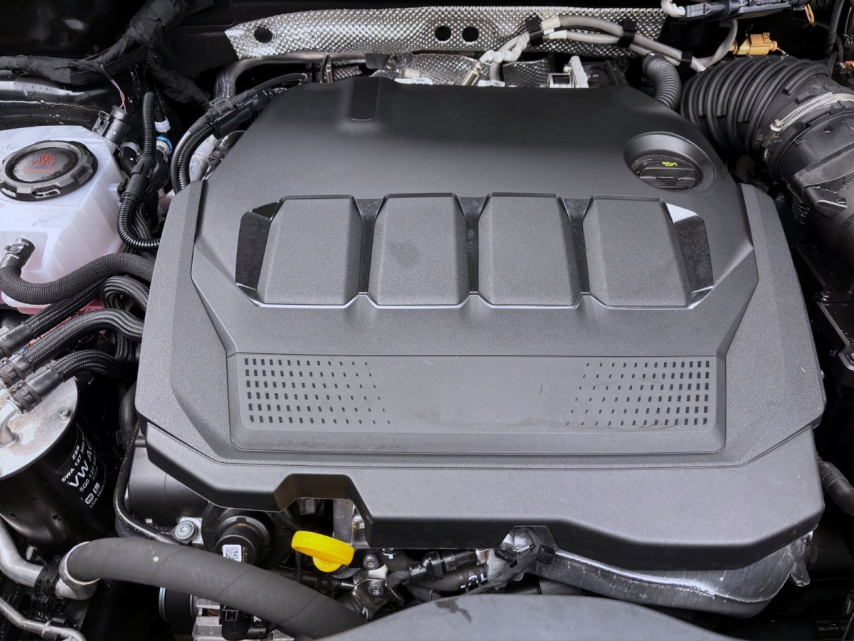 Thumb 17: Volkswagen Tiguan 2.0 TDI DSG ELEGANCE STDHZG AHK NAVI KAMERA