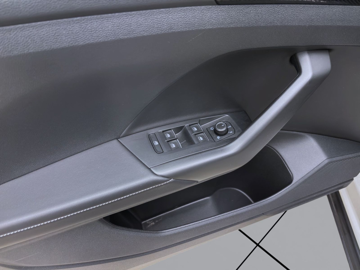 Thumb 9: Volkswagen T-Cross 1.0 TSI DSG GOAL AHK PDC NAVI SITZHZG