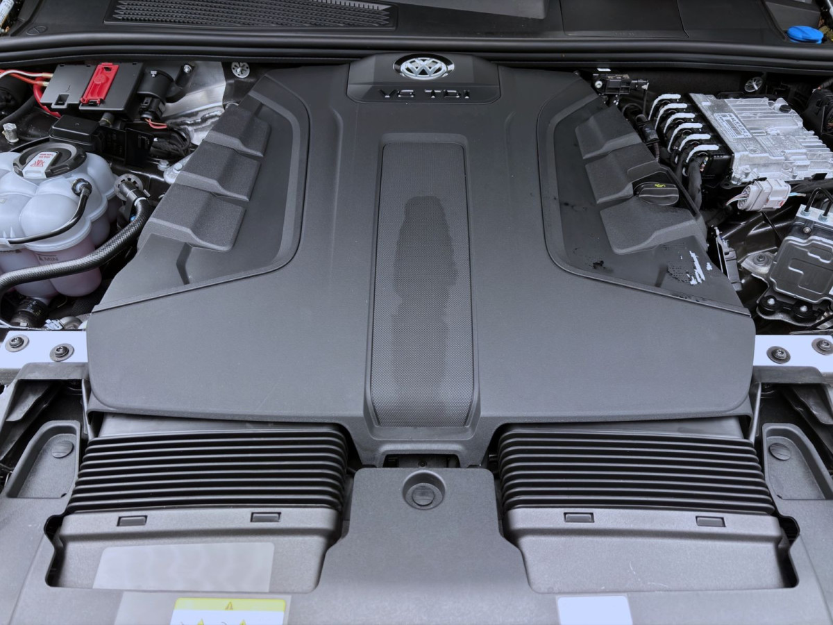 Thumb 17: Volkswagen Touareg 3.0 TDI DSG 4M R-LINE LUFT STDHZG AHK NAVI