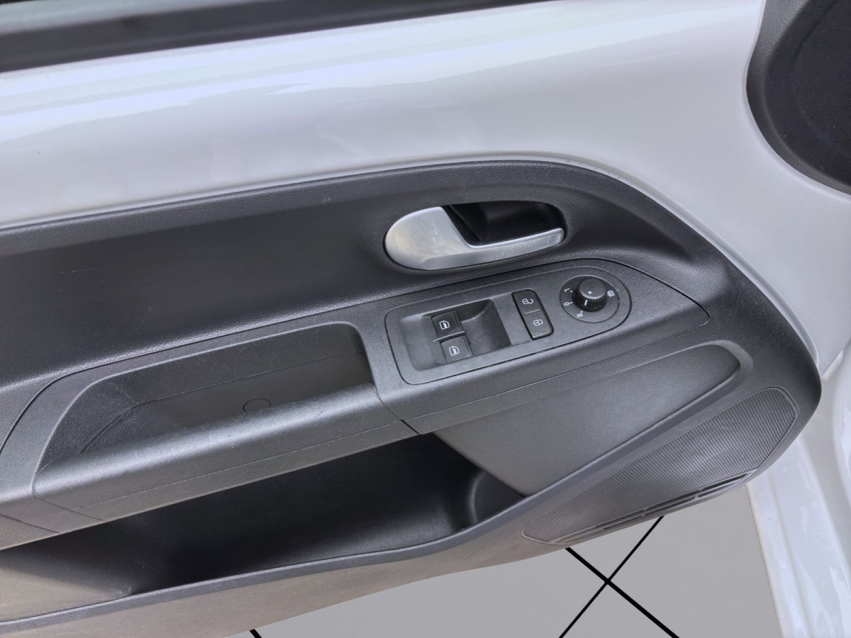 Thumb 9: Volkswagen up! 1.0 MPI MOVE UP! KAMERA PDC SHZG KLIMA