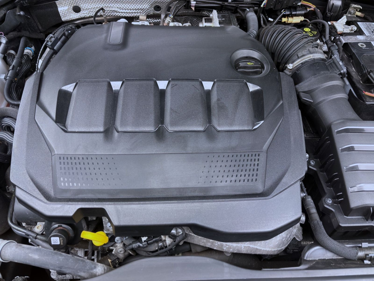 Thumb 16: Volkswagen Golf Variant 2.0 TDI LIFE PANO AHK NAVI SITZHZG