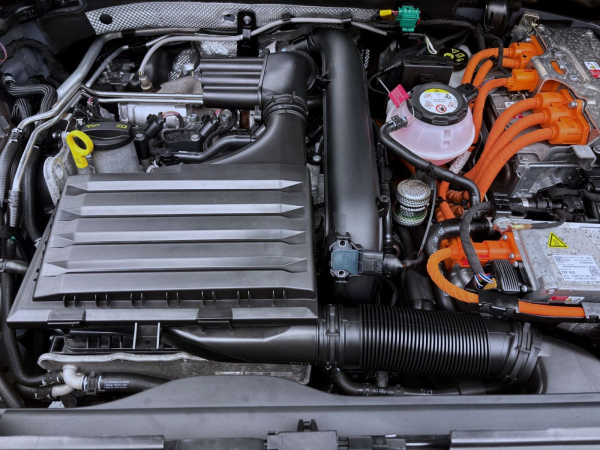 Thumb 18: Cupra Formentor 1.4 TSI e-Hybrid DSG VZ NAVI KAMERA PDC SITZHZG