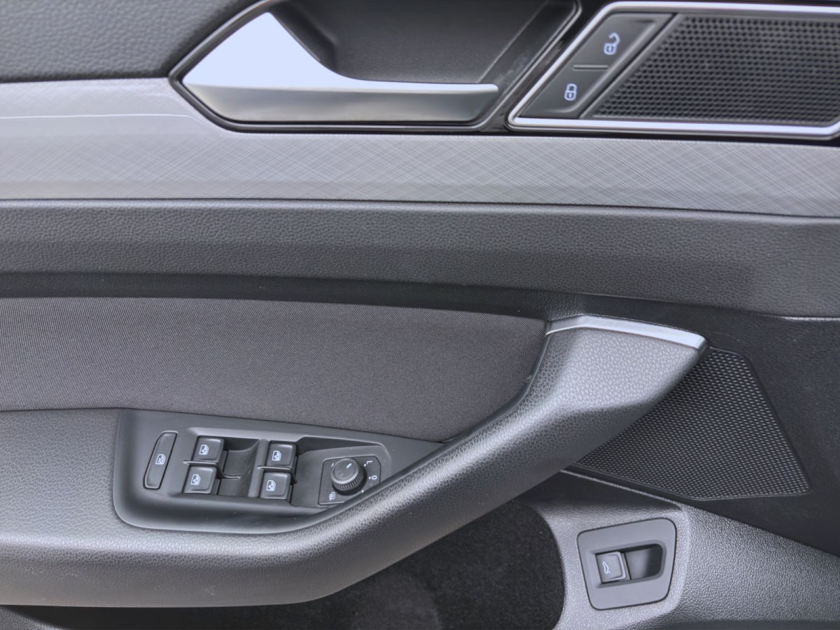 Thumb 9: Volkswagen Passat Variant 2.0 TDI DSG BUSINESS AHK NAVI KAMERA PDC