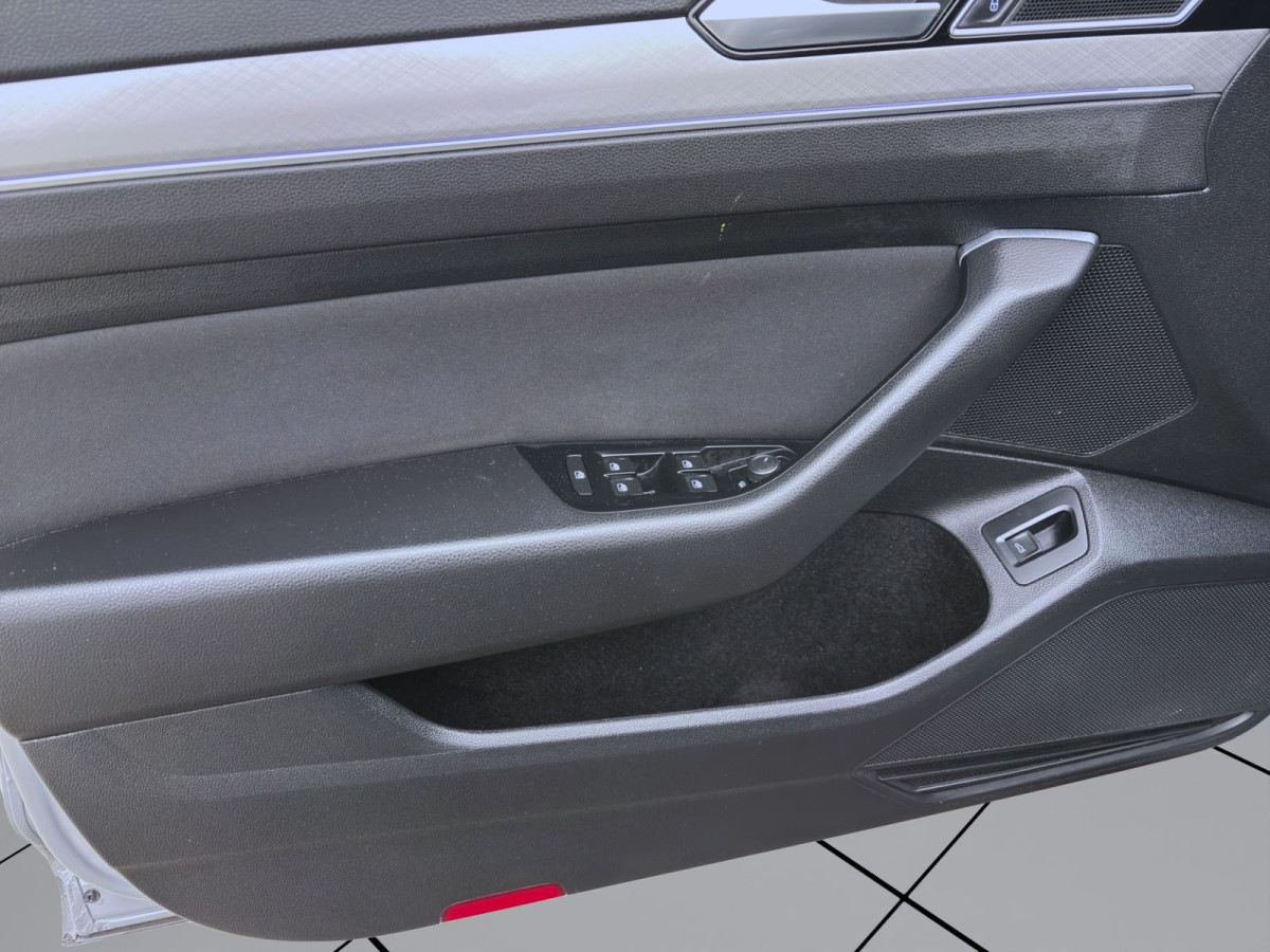 Thumb 9: Volkswagen Passat Variant 2.0 TDI DSG BUSINESS NAVI KAMERA PDC IQ.LIGHT