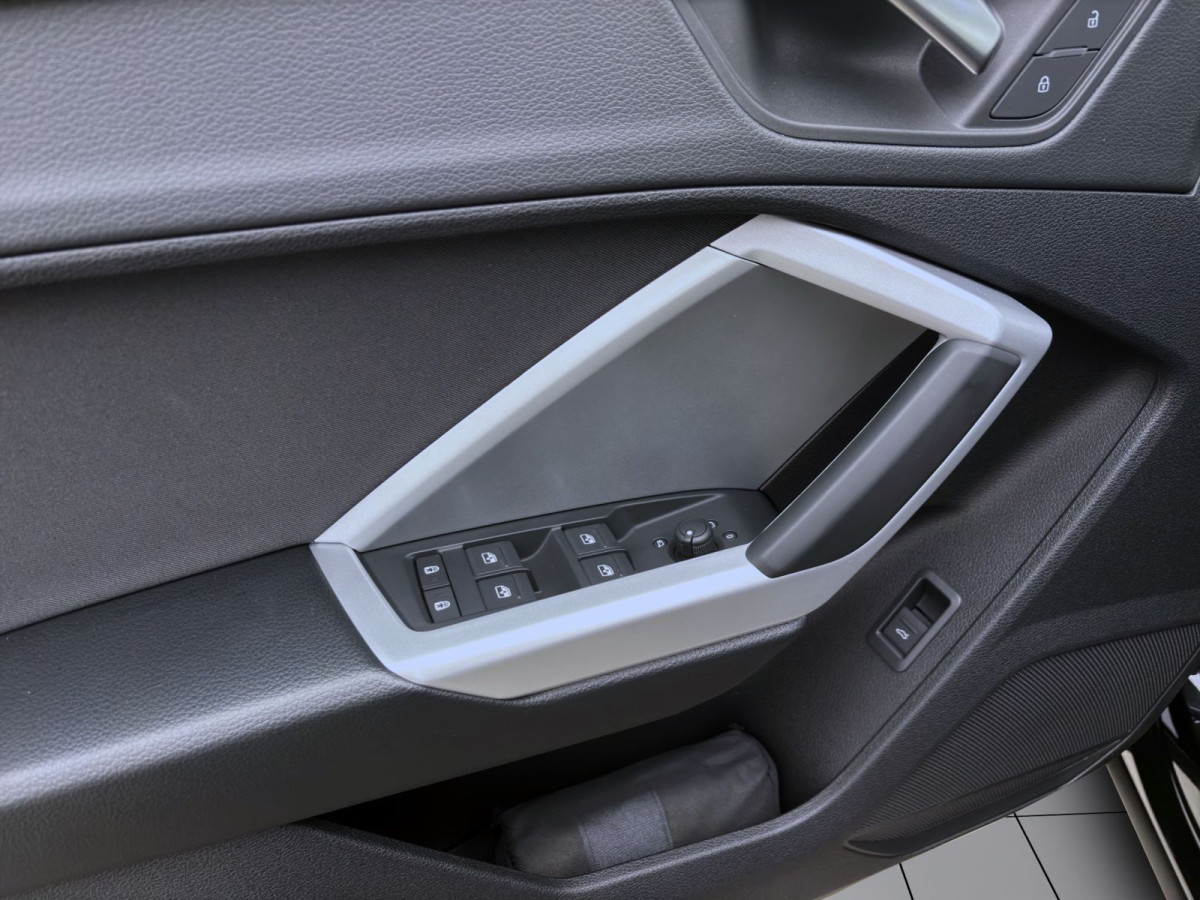 Thumb 9: Audi Q3 Sportback 35 TDI NAVI+ KAMERA SITZHZG PDC KLIMA