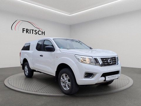 Automodell: Navara in der Farbe weiß