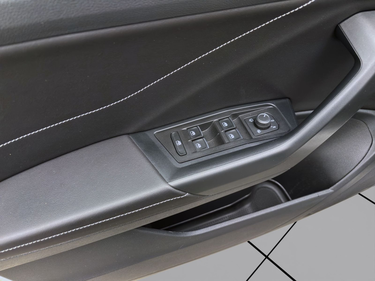 Thumb 9: Volkswagen T-Roc 1.0 TSI R-LINE PDC SITZHZG LED KLIMA ACC